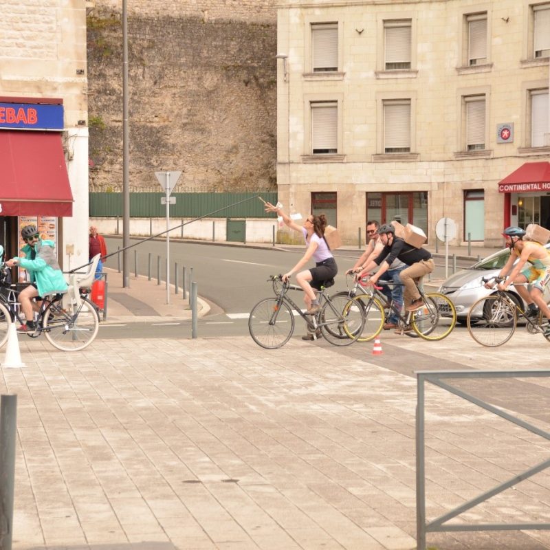 La chance, avec cette auto-entreprise, pas besoin de respecter le code du travail !